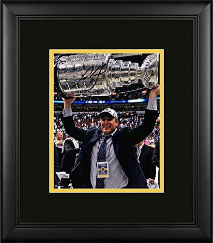 Cam Neely Boston Bruins Keretes Dedikált 8 x 10 Emelése Kupa Fénykép - Dedikált NHL-Fotók
